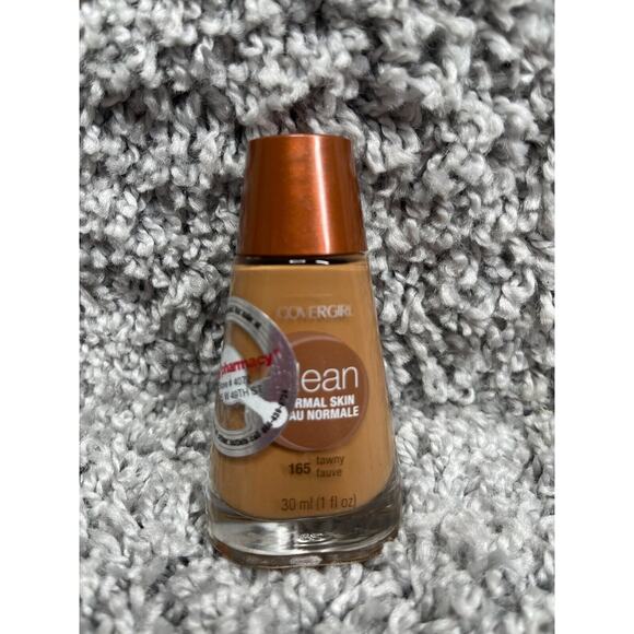 Covergirl Clean Liquid Foundation Makeup 165 Lawny Fauve 1 Fl Oz - Picture 1 of 8